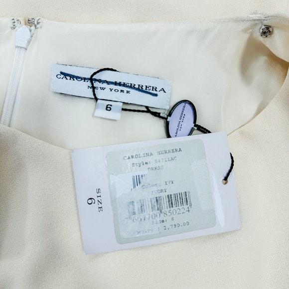 CH CAROLINA HERRERA
Bateau Neckline Knee-Length Dress - Picture 16 of 16